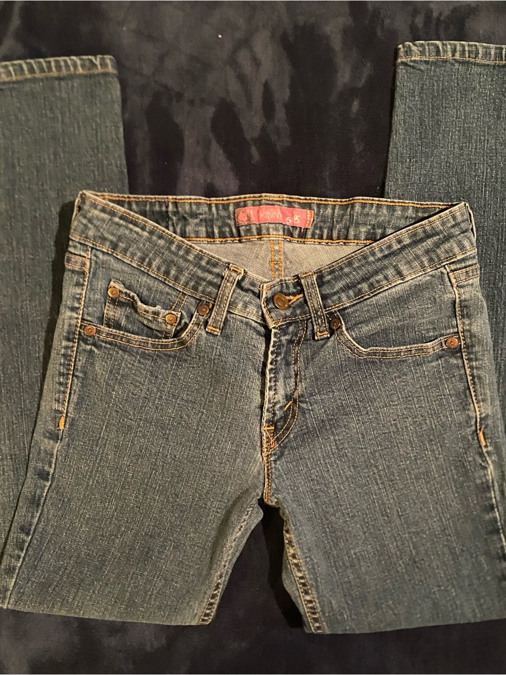 Levi's Women's Skinny Jeans in Blue Denim with Gold Stitching 3 Short